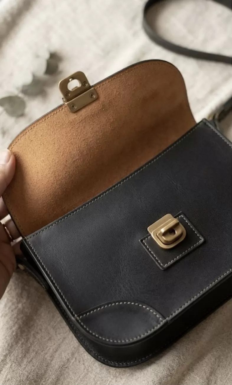 Detalhe do ponto da bolsa Tiracolo Unissex